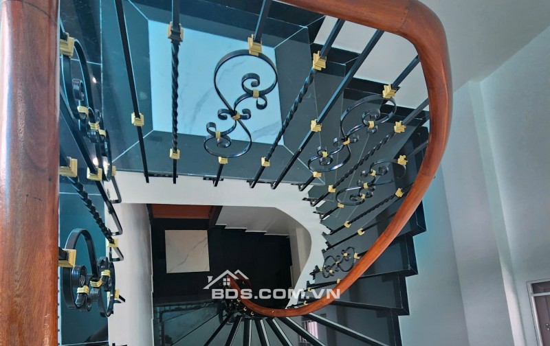 Cho thuê nhà, 97m2- 5T, Nguyễn Trường Tộ, Hàng Than, Trấn Vũ -25 tr